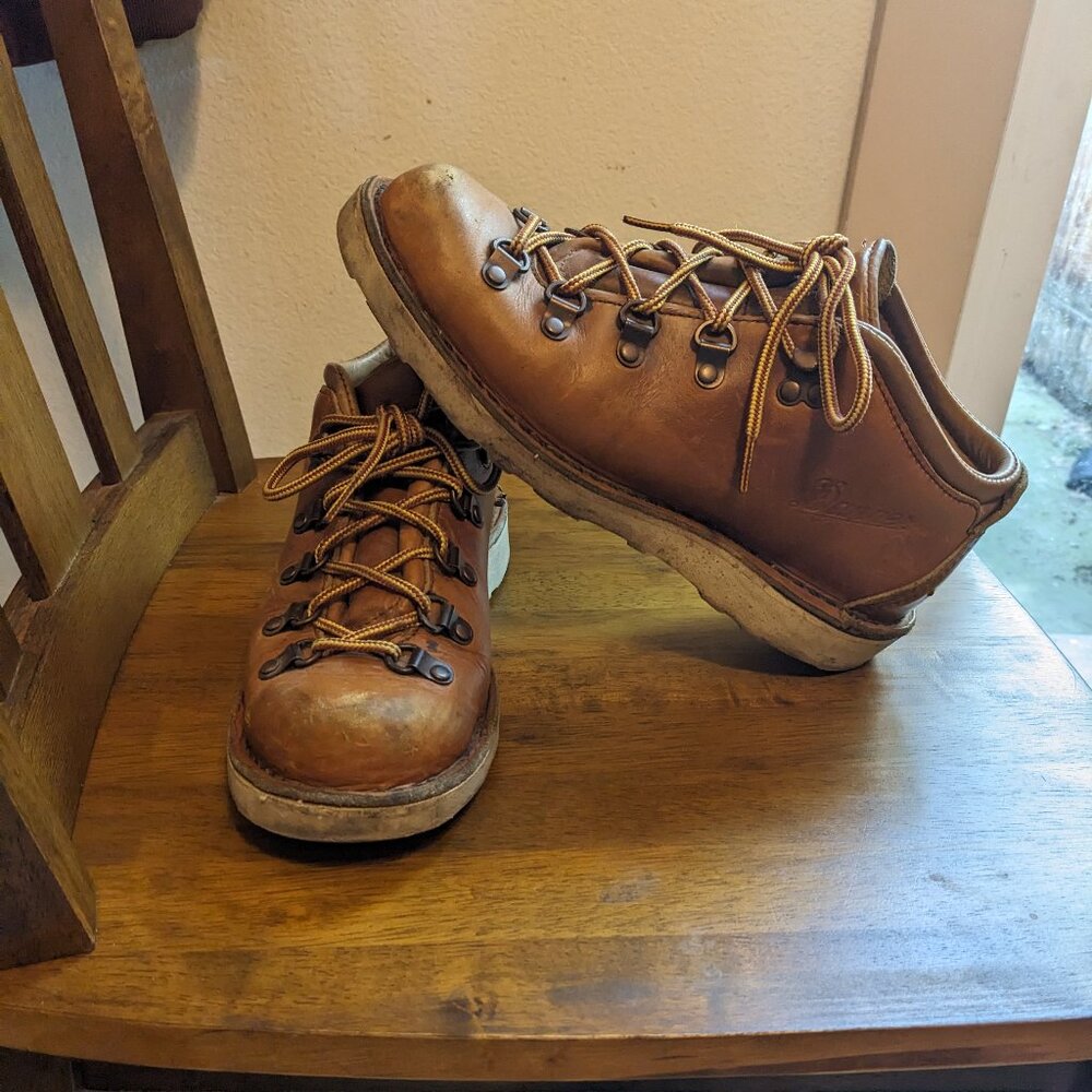 Women's lace up Danner short boots size 6.5